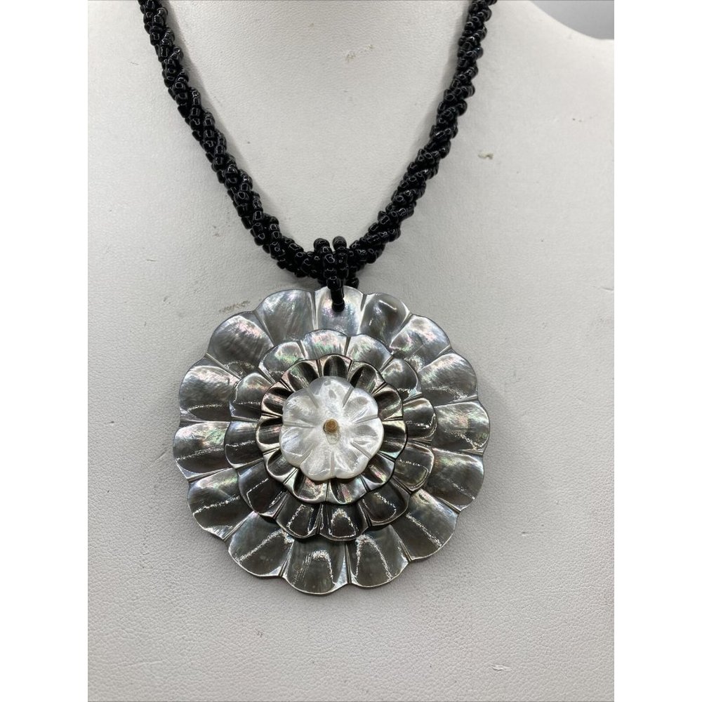 Mother of Pearl MOP Irresistible Gray Colors Flower‎ 16" Necklace Seed Beads